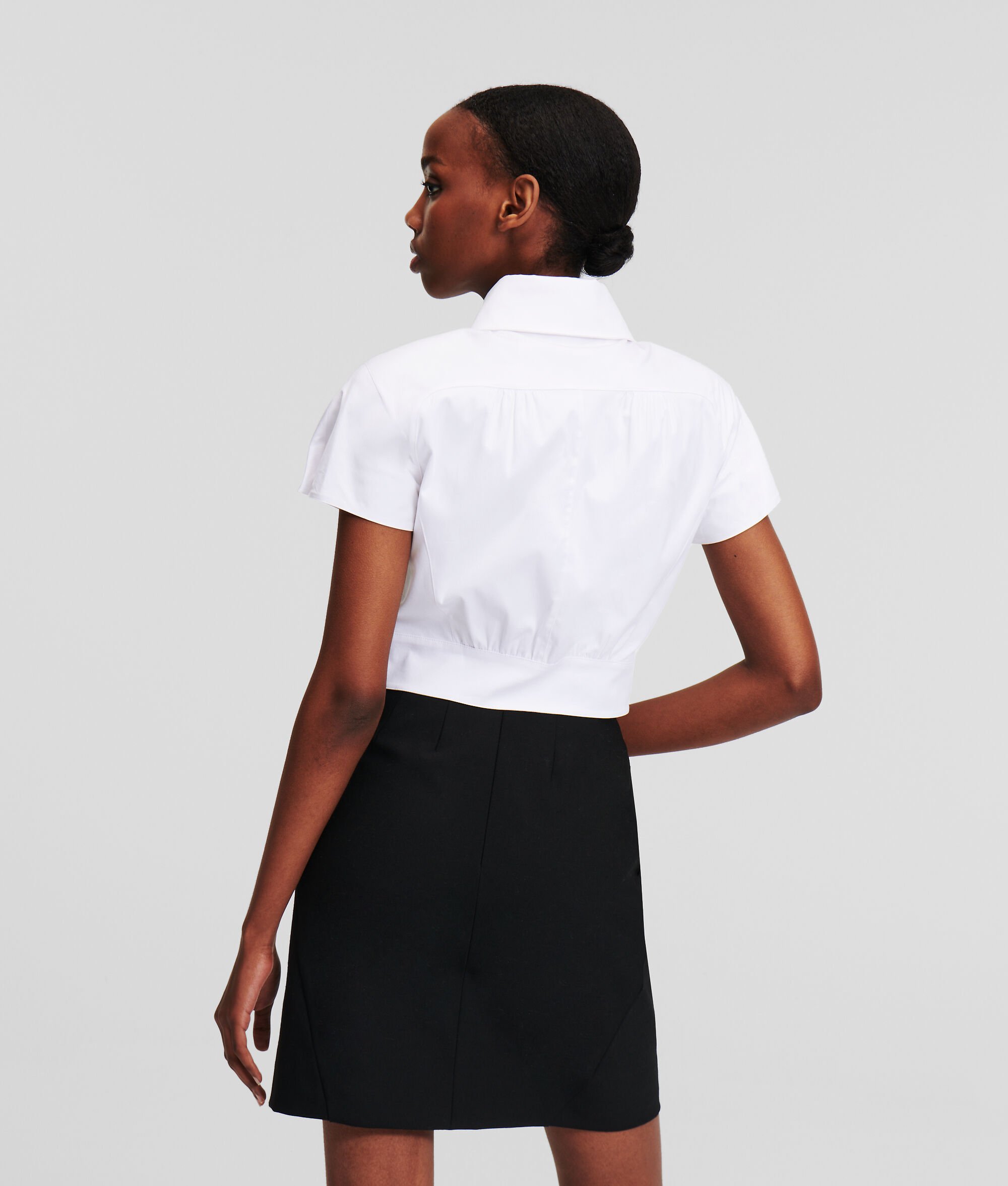 (image for) Intimate SHORT-SLEEVED CROPPED BLOUSE